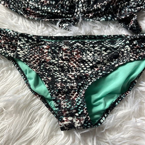 Athleta Swim Athleta Swim
Set Bikini Top And Bottom - Picture 3 of 12